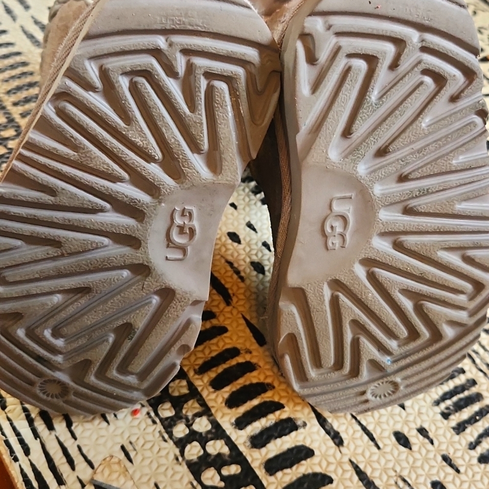 UGG Bailey Bow boots Grey SIZE 6 - Picture 4 of 4